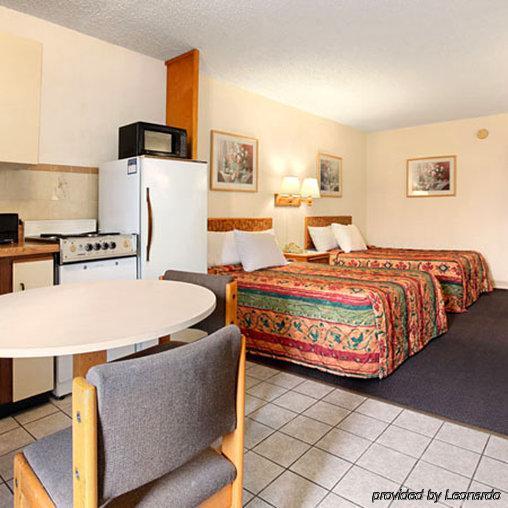 Express Inn & Suites Clearwater بينيلاس بارك الغرفة الصورة