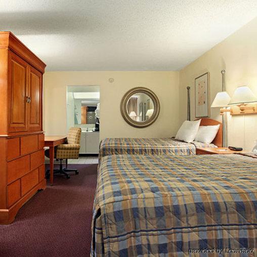 Express Inn & Suites Clearwater بينيلاس بارك الغرفة الصورة
