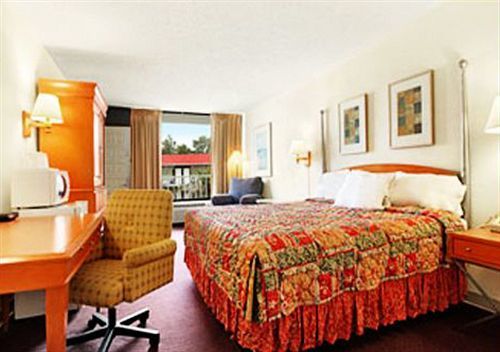 Express Inn & Suites Clearwater بينيلاس بارك الغرفة الصورة