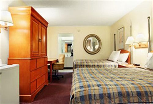 Express Inn & Suites Clearwater بينيلاس بارك الغرفة الصورة