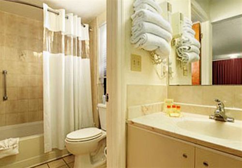 Express Inn & Suites Clearwater بينيلاس بارك الغرفة الصورة